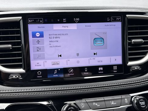 Used 2025 Chrysler Pacifica Select FWD image 26