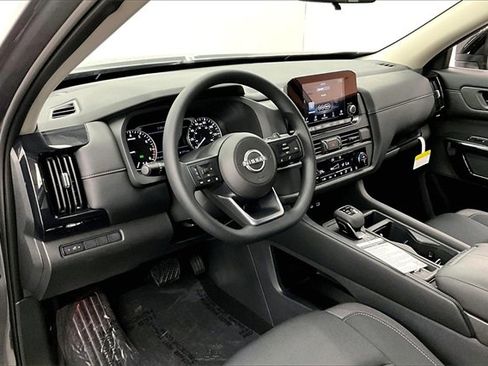 New 2025 Nissan Pathfinder S image 6