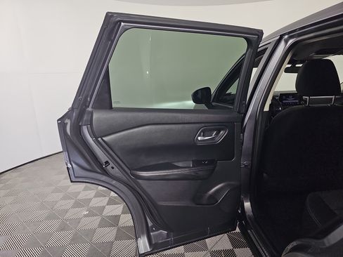 Used 2025 Nissan Rogue SV FWD image 19