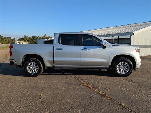 Used 2022 Chevrolet Silverado 1500 Custom image 3