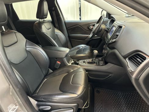 Used 2020 Jeep Cherokee Latitude Plus w/ Cold Weather Group image 13