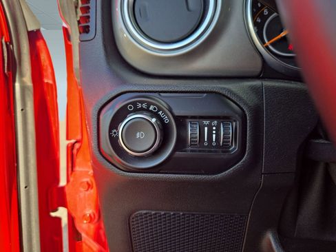 Used 2019 Jeep Wrangler Unlimited Sahara w/ Safety Group image 26