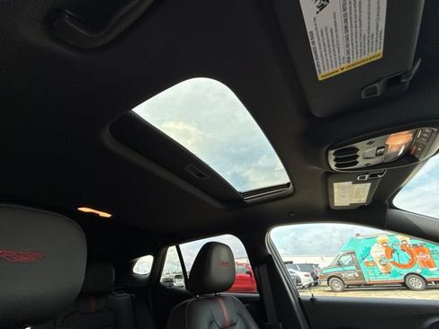 Used 2025 Chevrolet Trax RS w/ Sunroof Package FWD image 33