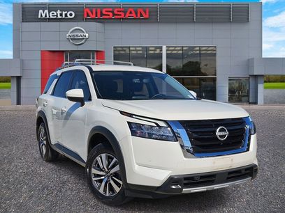Used 2023 Nissan Pathfinder SL