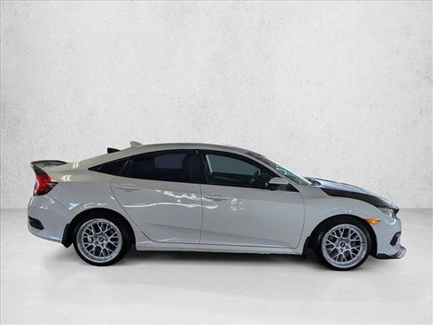Used 2018 Honda Civic EX image 4