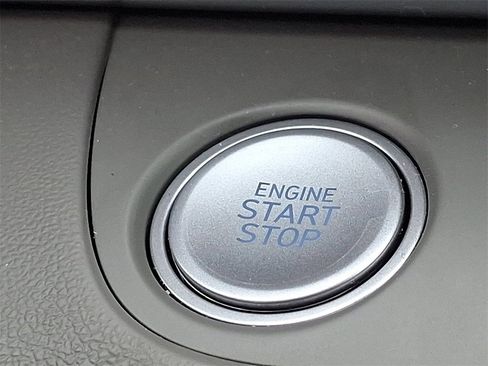 Used 2025 Hyundai Elantra SEL image 25