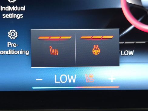 Used 2023 BMW 740i image 42