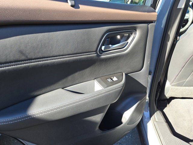 Used 2021 Nissan Rogue SL AWD/4WD image 39