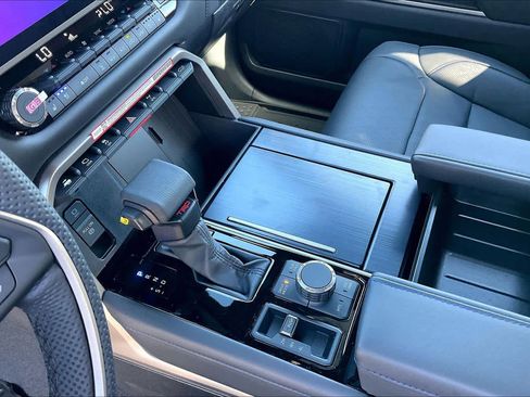 New 2026 Toyota Tundra Platinum image 7