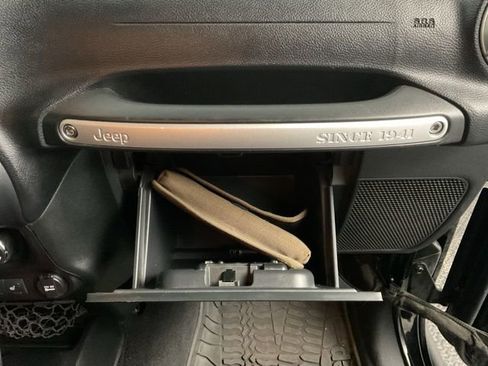 Used 2016 Jeep Wrangler Unlimited Rubicon AWD/4WD image 23