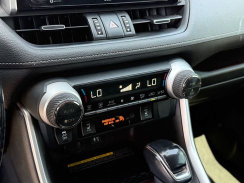 Used 2019 Toyota RAV4 Limited w/ Advanced Technology Package FWD image 20