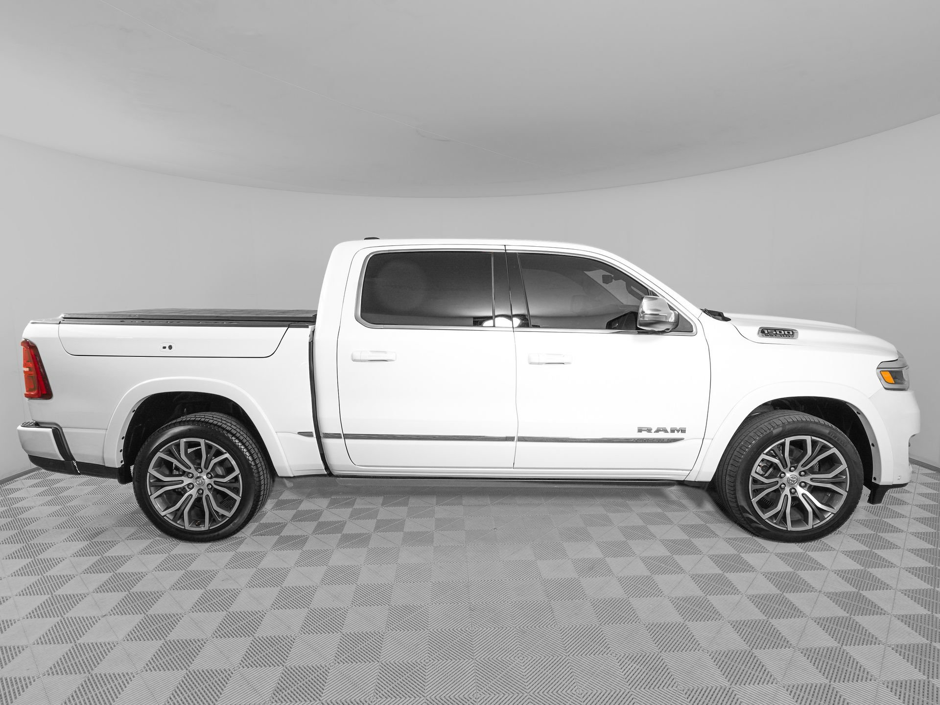 Used 2025 RAM 1500 Tungsten AWD/4WD image 4
