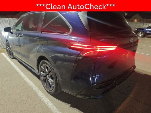 Used 2022 Toyota Sienna XSE w/ XSE Plus Package image 4