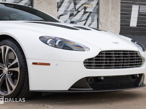 Used 2011 Aston Martin V12 Vantage Coupe image 2