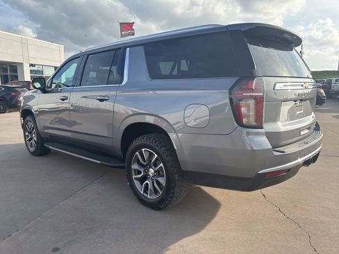 Used 2022 Chevrolet Suburban LT w/ Max Trailering Package image 4