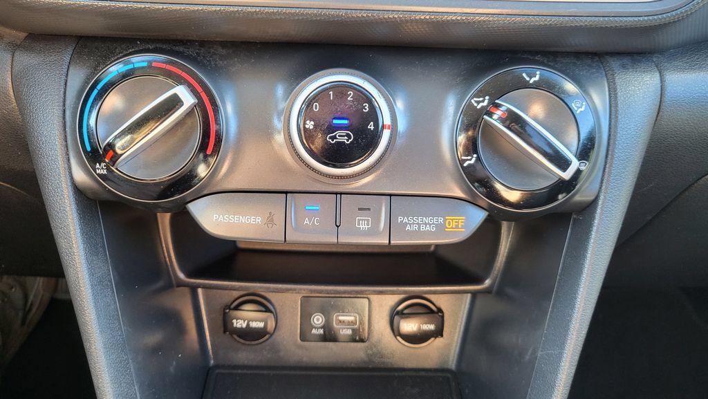 Used 2018 Hyundai Kona SEL FWD image 33