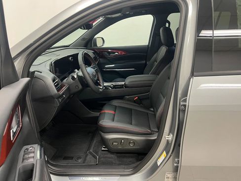 New 2026 Chevrolet Traverse RS w/ LPO, Floor Liner Package AWD/4WD image 23