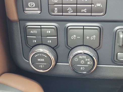 New 2026 Chevrolet Suburban High Country image 19