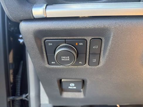 Used 2025 Ford Expedition Active AWD/4WD image 34