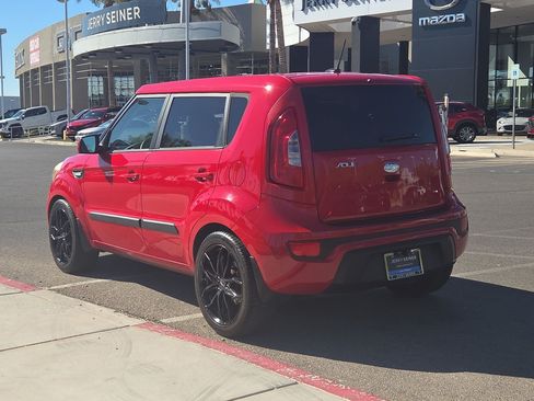 Used 2013 Kia Soul FWD image 3