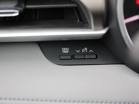 Used 2023 Toyota Highlander XLE AWD/4WD image 37