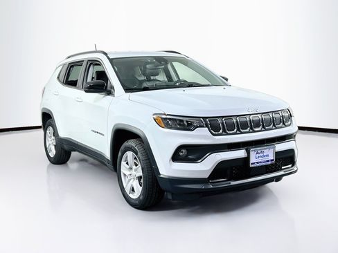 Used 2022 Jeep Compass Latitude w/ Convenience Group AWD/4WD image 3