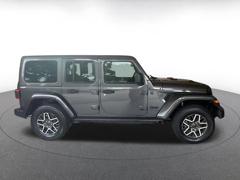 Used 2025 Jeep Wrangler Unlimited Sahara AWD/4WD image 15