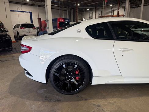 Used 2016 Maserati GranTurismo MC RWD image 16