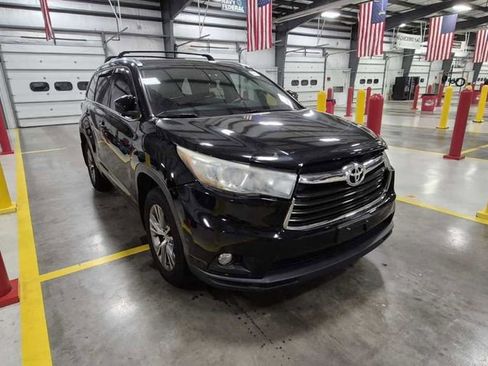 Used 2015 Toyota Highlander XLE image 2