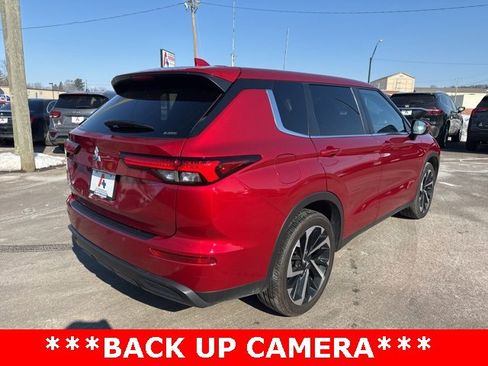 Used 2022 Mitsubishi Outlander ES image 3