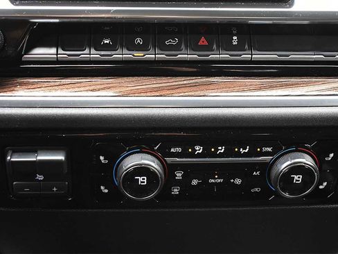 Used 2022 Chevrolet Silverado 1500 LT image 18