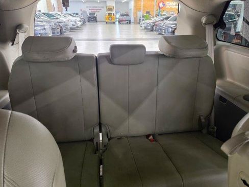 Used 2013 Toyota Sienna XLE FWD image 36