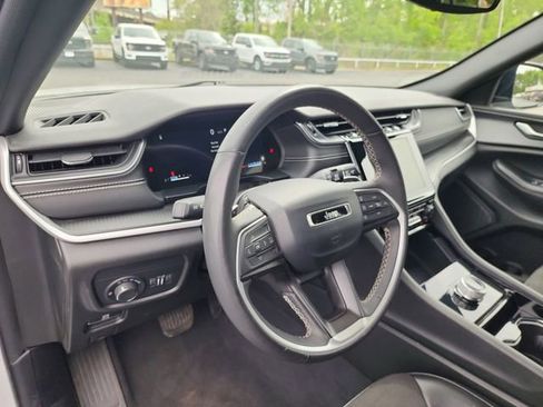 Used 2023 Jeep Grand Cherokee L Laredo AWD/4WD image 10