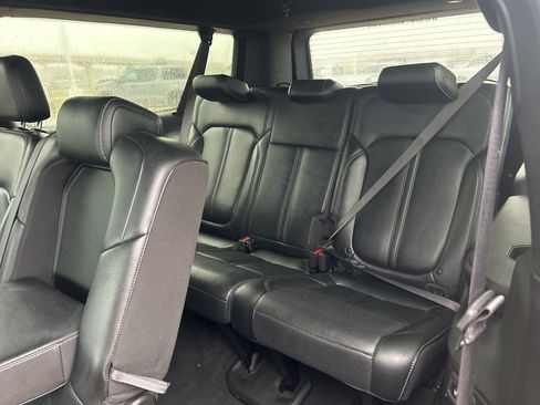 Used 2023 Jeep Wagoneer L Series II image 11