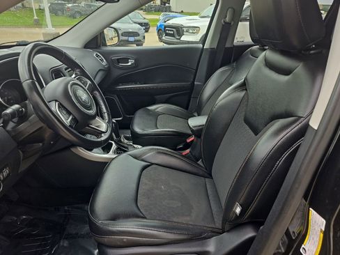 Used 2018 Jeep Compass Latitude AWD/4WD image 10
