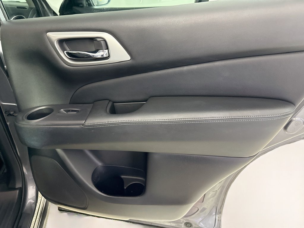 Used 2020 Nissan Pathfinder SV AWD/4WD image 27