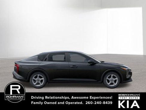 New 2025 Kia K4 LXS image 8