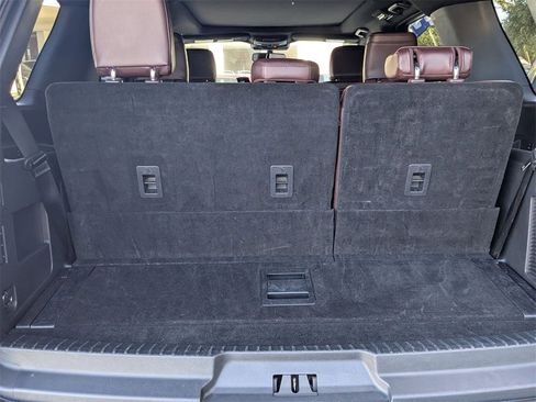 Used 2024 Ford Expedition Limited image 7