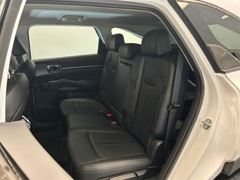 Used 2023 Kia Sorento S image 23
