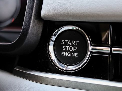 New 2025 Mitsubishi Outlander SEL image 32