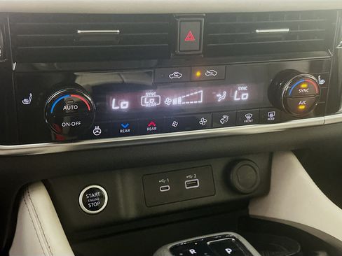 Used 2023 Nissan Rogue SL w/ SL Premium Package FWD image 24