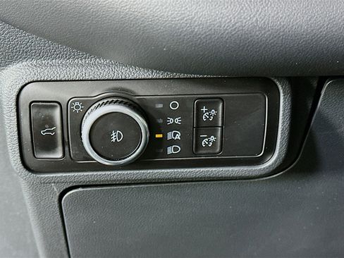 Used 2025 Ford Explorer ST-Line w/ ST-Line Street Pack image 17