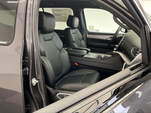New 2026 Jeep Grand Wagoneer 4WD image 9
