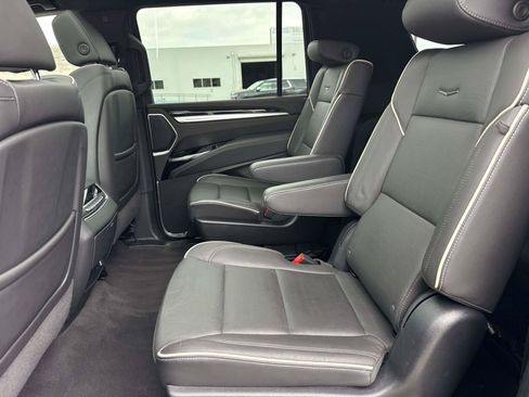 Used 2025 Cadillac Escalade ESV Sport AWD/4WD image 14