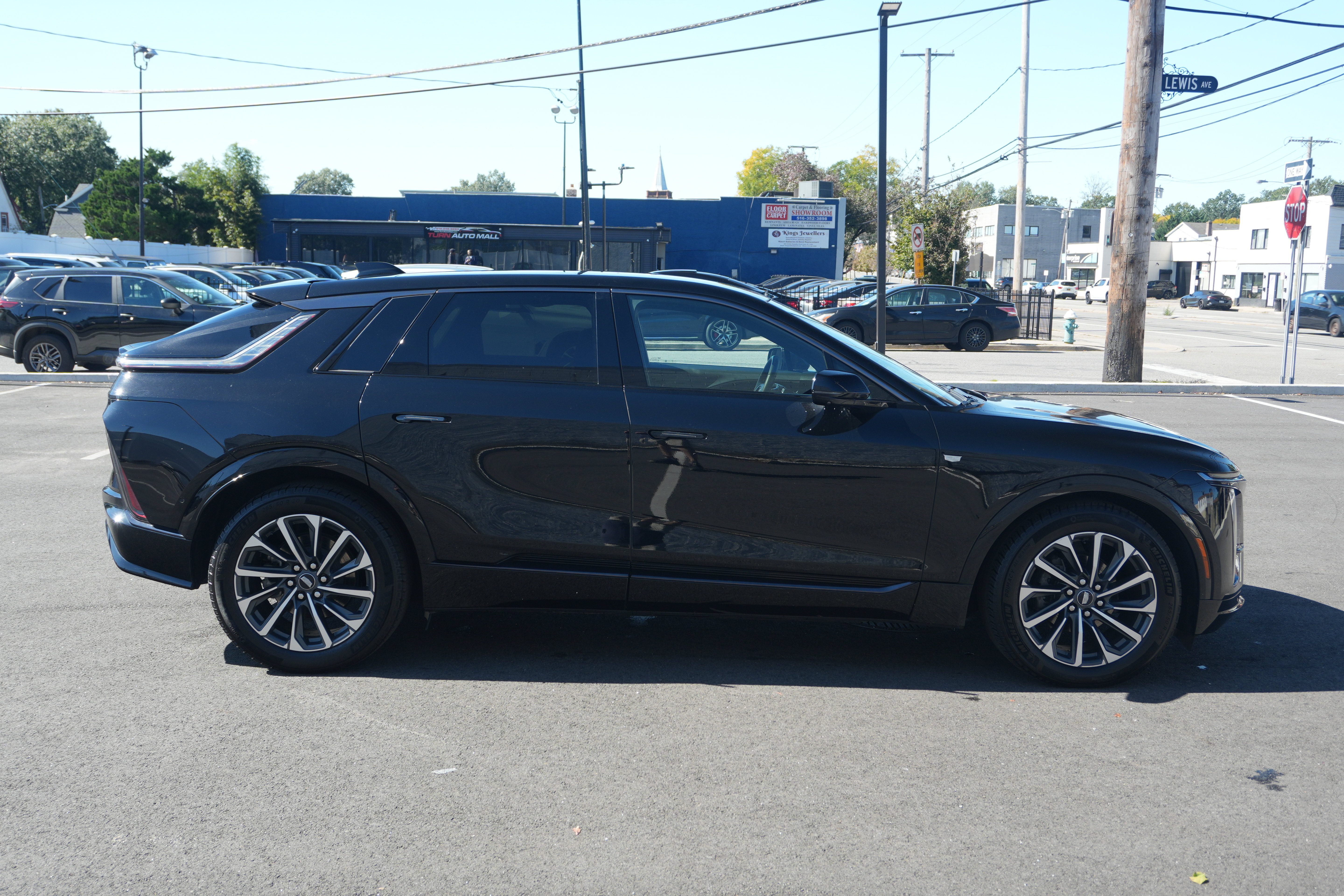 Used 2024 Cadillac Lyriq Sport AWD/4WD image 6