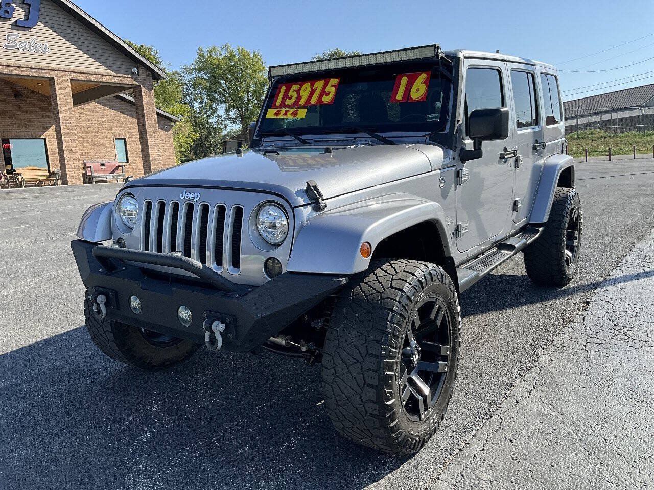 Used 2016 Jeep Wrangler Unlimited Sahara w/ Connectivity Group AWD/4WD image 45