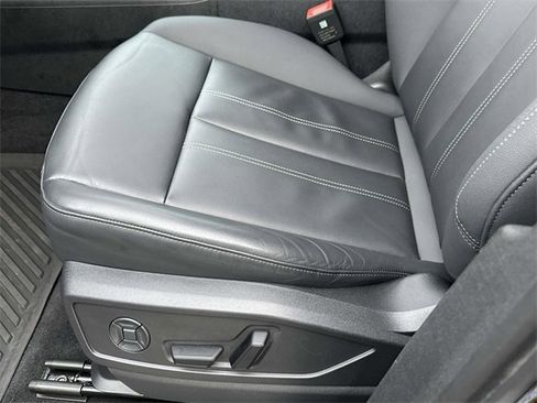 Certified 2025 Audi Q5 2.0T Premium w/ 19" Wheel Package image 21