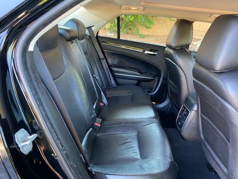 Used 2019 Chrysler 300 Limited AWD/4WD image 50