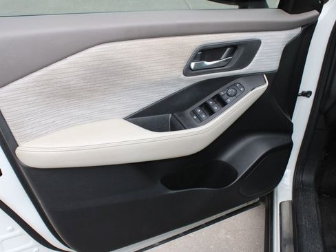 Used 2023 Nissan Rogue SV image 19