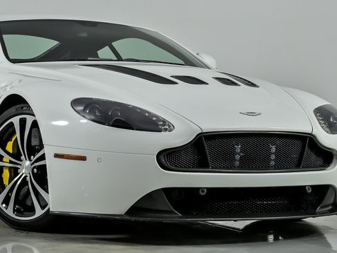 Used 2015 Aston Martin V12 Vantage S RWD image 3